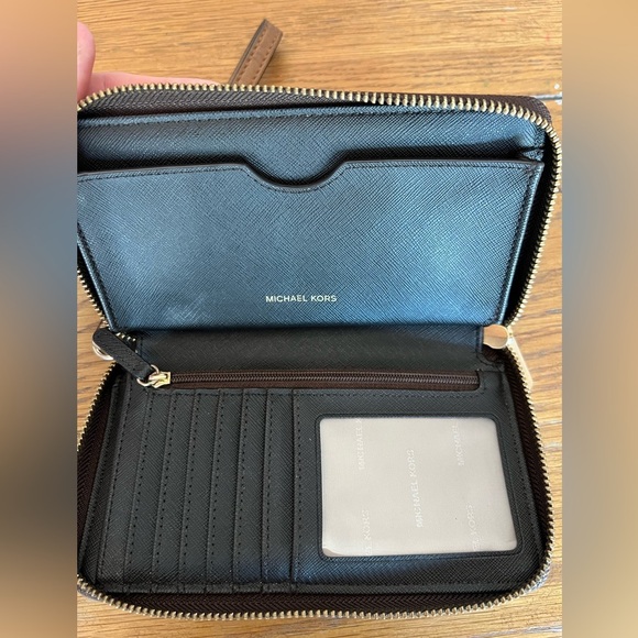 Jet Set Signature Logo Smartphone Wristlet Brown - Picture 7 of 7